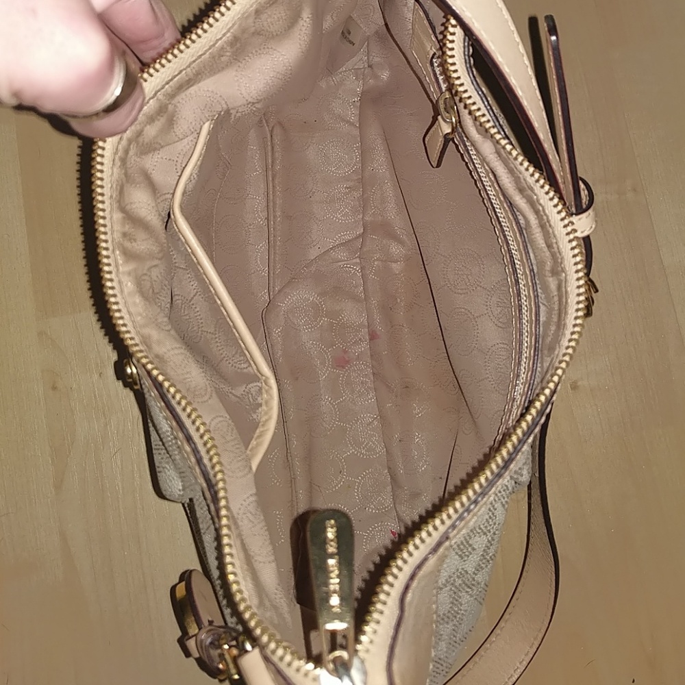 - Michael Kors purse - Picture 4 of 8